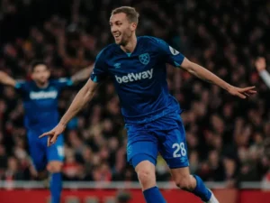 Cekricek.id - Polemik Gol West Ham vs Arsenal: Gary Neville Mengolok-olok Fans Arsenal