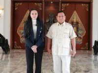 Cekricek.id - Nikita Mirzani Terpesona Oleh Karisma Prabowo: Pengalaman Unik di Rumah Sang Jenderal!