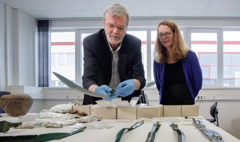 Cekricek.id - Pedang Zaman Perunggu dan Ribuan Koin Abad Pertengahan Ditemukan di Jerman