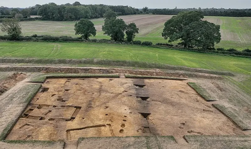 Penemuan Kuil Pagan 1.400 Tahun Lalu di Inggris: Diduga Rumah Ibadah Pra-Kristen 2 Cekricek.id - Penemuan Kuil Pagan 1.400 Tahun Lalu di Inggris: Diduga Rumah Ibadah Pra-Kristen