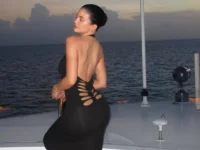 Cekricek.id - Penggemar Nilai Bokong Kylie Jenner Kini Terlihat "Lebih Datar"