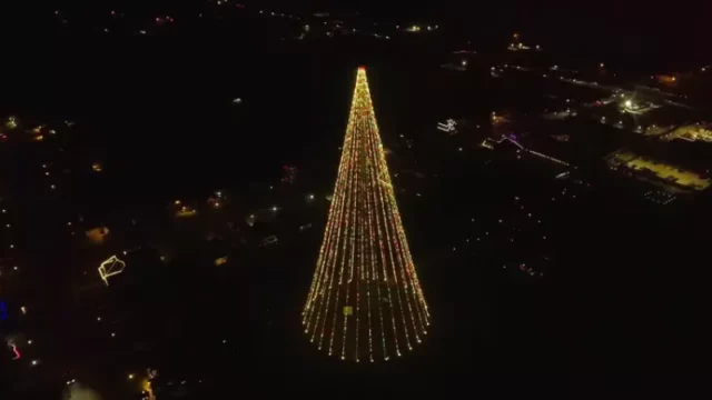 Cekricek.id - DeSoto Parish, Louisiana: Pusat Perayaan Natal dengan Pohon Natal Tertinggi di Dunia Tahun 2023