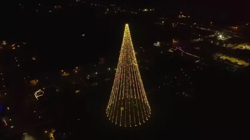 Cekricek.id - DeSoto Parish, Louisiana: Pusat Perayaan Natal dengan Pohon Natal Tertinggi di Dunia Tahun 2023