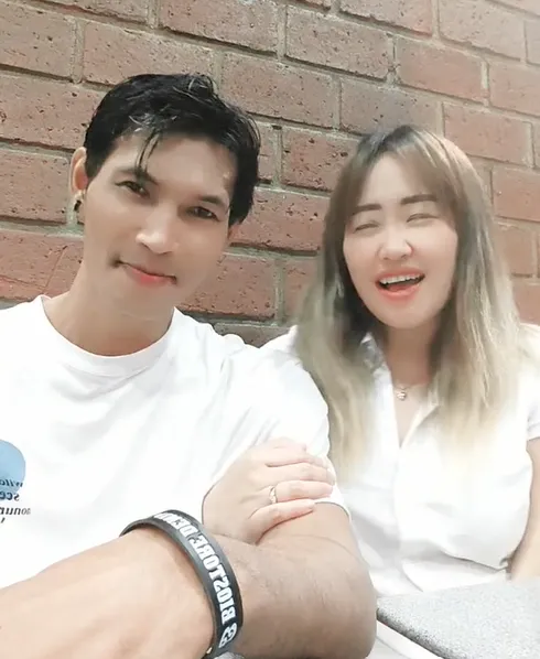 Cekricek.id - Menikah dengan Arya Joget, Pinkan Mambo Kembali Masuk Islam