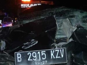 Berita Riau Hari Ini: Tragis! Mobil XPander Tabrak Truk di Tol Pekanbaru-Dumai, Ibu dan Anak Tewas