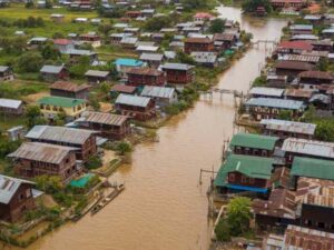 Berita Riau Hari Ini: Banjir Riau melanda 10 kabupaten/kota. Pemprov Riau telah melakukan berbagai upaya tanggap darurat, seperti evakuasi, logistik, dan posko.