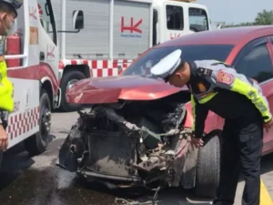 Berita Riau Hari Ini: Kecelakaan Tol Pekanbaru-Dumai: Mobilio Menabrak Pembatas Jalan, Pengemudi Luka Ringan