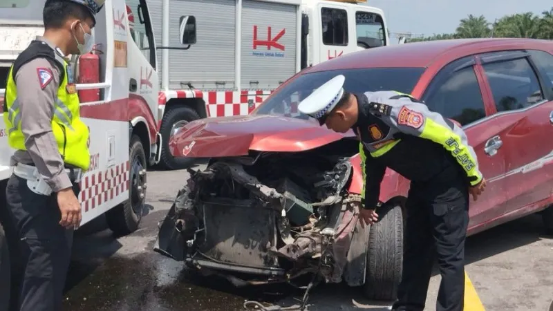 Berita Riau Hari Ini: Kecelakaan Tol Pekanbaru-Dumai: Mobilio Menabrak Pembatas Jalan, Pengemudi Luka Ringan