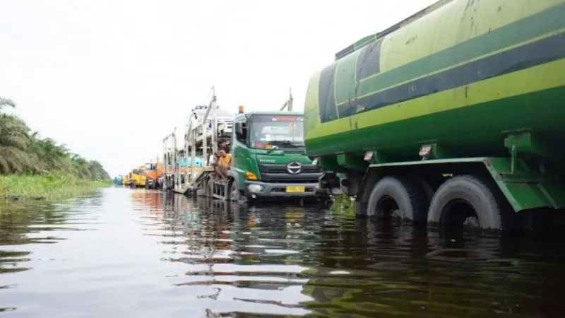 Berita Riau Hari Ini: Strategi Gubernur Riau Antisipasi Banjir di Jalan Lintas Timur