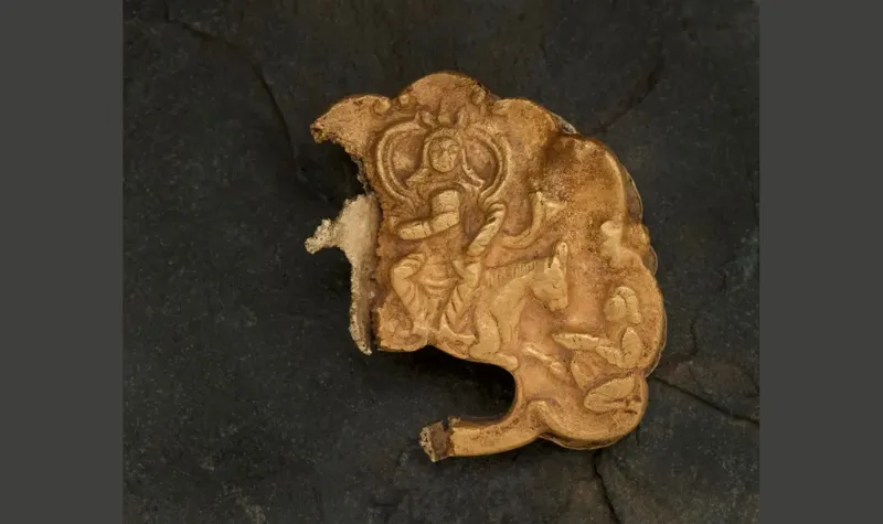 Gesper Emas Raja Kuno Göktürk Berusia 1.500 Tahun Ditemukan di Kazakhstan 2 Cekricek.id - Gesper Emas Raja Kuno Göktürk Berusia 1.500 Tahun Ditemukan di Kazakhstan