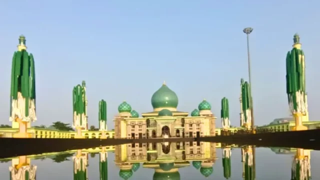 Cekricek.id, Berita Pekanbaru Hari Ini, Berita Riau hari Ini: Agar Menarik Wisatawan, Payung Elektrik Masjid Raya Annur Dikembangkan Setiap Akhir Pekan