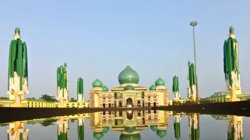 Cekricek.id, Berita Pekanbaru Hari Ini, Berita Riau hari Ini: Agar Menarik Wisatawan, Payung Elektrik Masjid Raya Annur Dikembangkan Setiap Akhir Pekan
