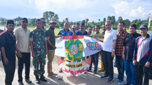 Cekricek, Berita Kampar Hari Ini dan Berita Riau Hari Ini: Peserta Membludak, Festival Layang-layang Sumbar-Riau Resmi Dibuka di Lapangan Panca Desa Salo, Kampar