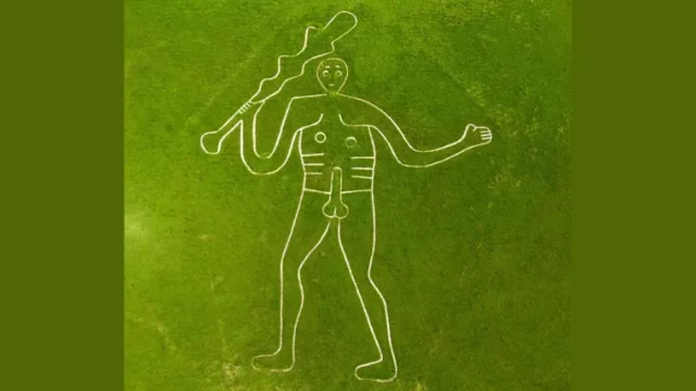 Cekricek.id - Ukiran Pria Botak Telanjang Diduga Hercules Ditemukan di Lereng Bukit Cerne Abbas, Inggris