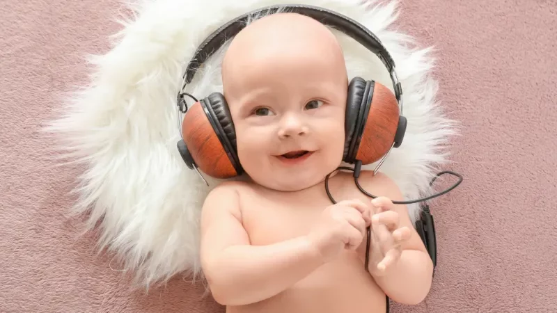 Cekricek.id - Alasan Bayi Baru Lahir Harus Didengarkan Lagu Anak-anak