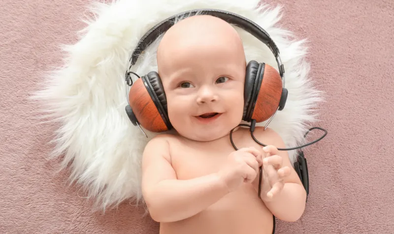 Cekricek.id - Alasan Bayi Baru Lahir Harus Didengarkan Lagu Anak-anak