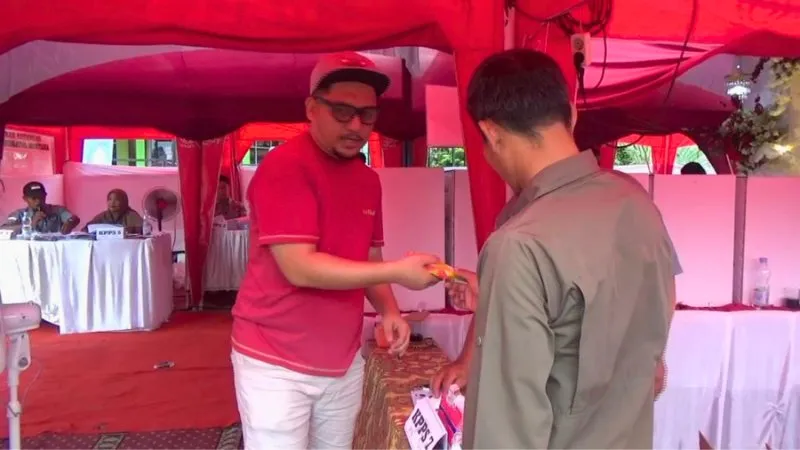 Berita Riau Hari Ini: Es Krim Maniskan Suasana Pemilu di TPS 106 Pekanbaru