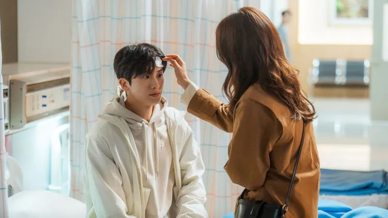 Park Shin Hye Tak Kuasa Tahan Tangis Melihat Luka Park Hyung Sik di Serial 'Doctor Slump'