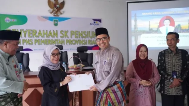 Berita Riau Hari Ini: 38 PNS Pemprov Riau Pensiun