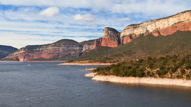 Waduk Sau di Catalonia Hampir Mengering, Membuka Rahasia Desa Tua