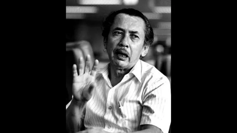 Mengenang Karya A.A. Navis, Penulis Terkemuka Indonesia di Usia 100 Tahun