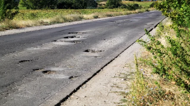 Berita Riau Hari Ini: Percepat Perbaikan Jalan Jelang Lebaran, Dinas PUPR Rohul Kerahkan Alat Berat