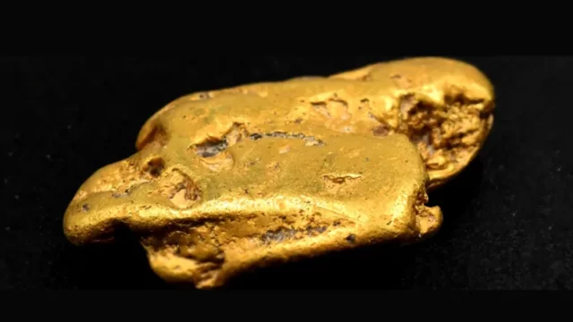 Pemburu Harta Karun Inggris Temukan Bongkahan Emas Terbesar