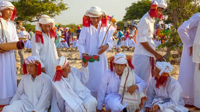 Umat Muslim Bani Cham Vietnam Tidak Salat dan Puasa, Semua Diwakilkan