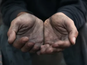 Penelitian Mengungkap Hidup dalam Kemiskinan Percepat Penuaan Otak