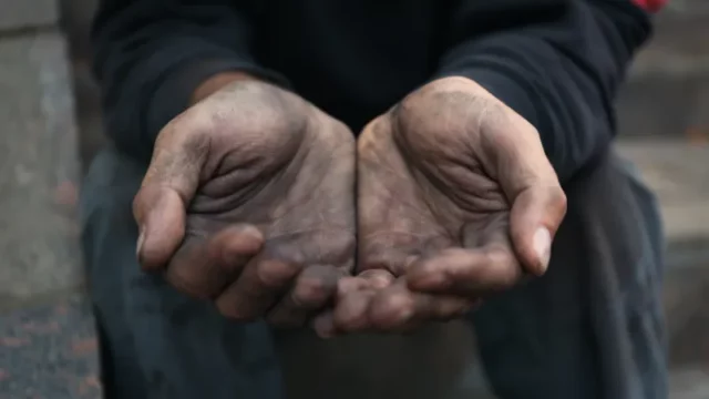 Penelitian Mengungkap Hidup dalam Kemiskinan Percepat Penuaan Otak