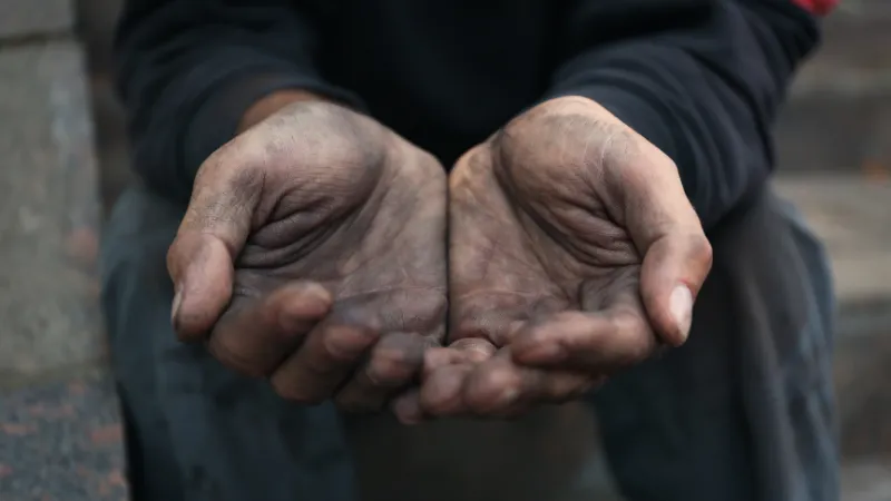 Penelitian Mengungkap Hidup dalam Kemiskinan Percepat Penuaan Otak