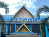Berita Riau Hari Ini: Semarak Ramadhan, SMAN 8 Pekanbaru Bagikan Ratusan Paket Sembako untuk Warga Kurang Mampu