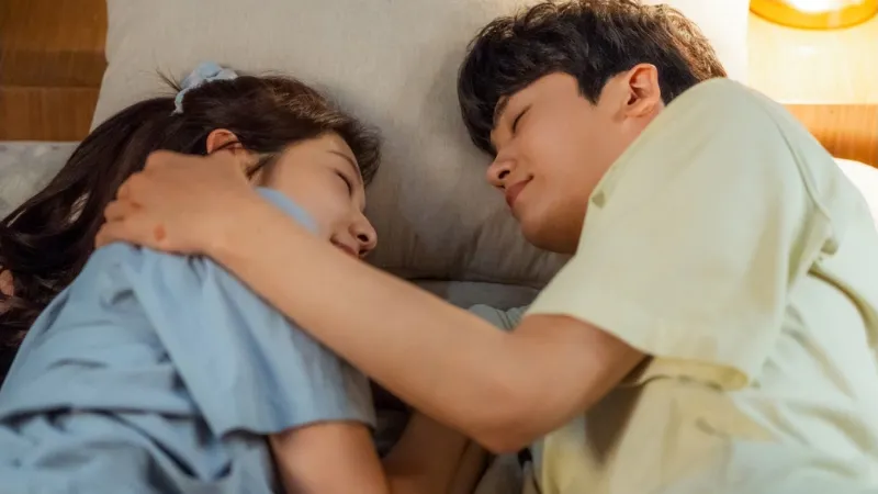 Park Hyung Sik dan Park Shin Hye Kepergok Mesra di Tempat Tidur