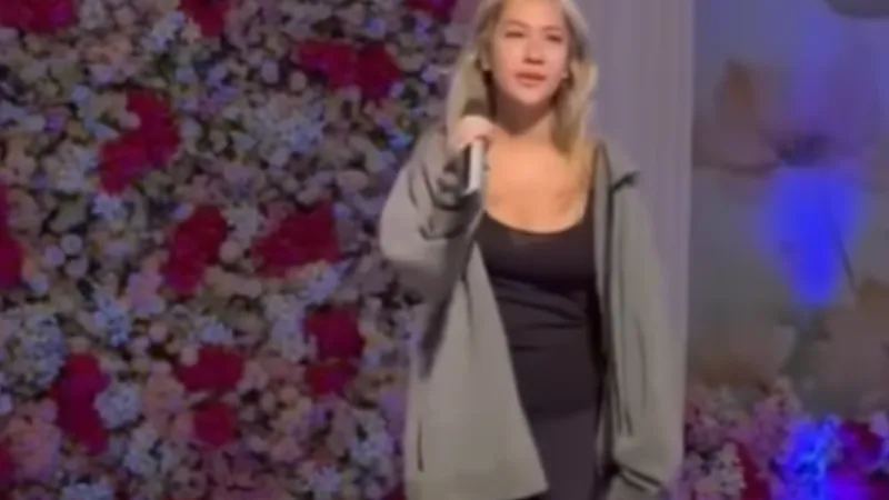 Perut BCL Terlihat Buncit Saat Latihan Nyanyi, Beredar Kabar Kehamilan 2 Perut BCL Terlihat Buncit Saat Latihan Nyanyi, Beredar Kabar Kehamilan