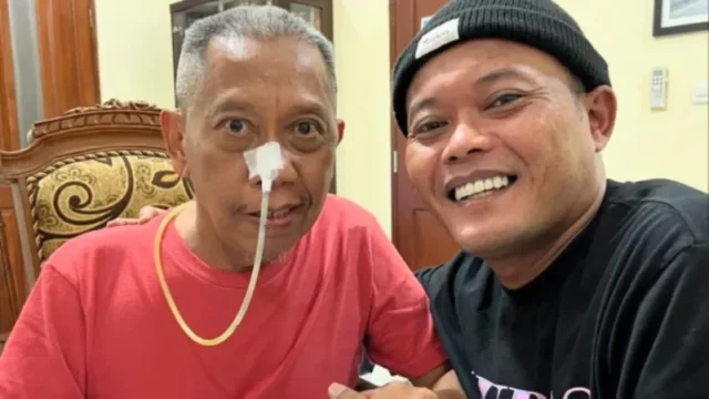 Kondisi Terbaru Tukul Arwana, Foto Bersama Sule Tampak Menggunakan Selang di Hidung