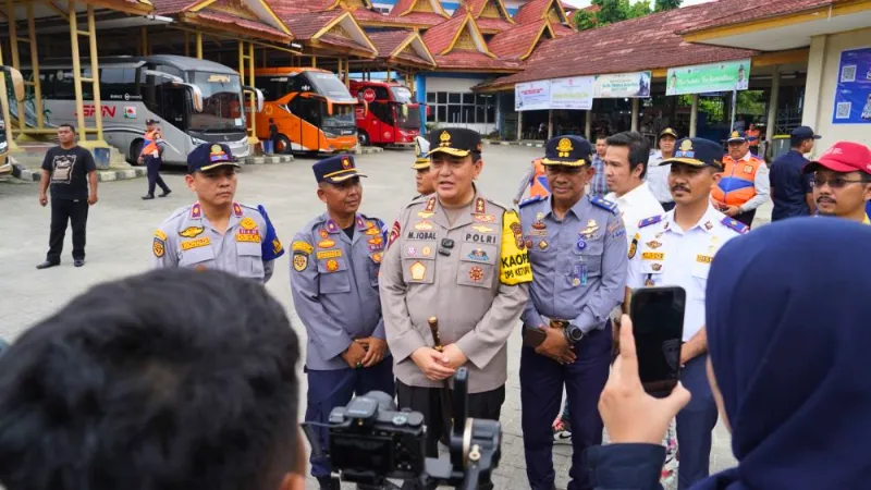 Berita Riau Hari Ini: Kapolda Riau Tinjau Persiapan Arus Mudik, Cek Kelayakan Kendaraan dan Pastikan Keamanan Pemudik