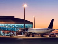 Berita Riau Hari Ini: Kapolda Riau Tinjau Arus Mudik di Bandara SSK II Pekanbaru, Minta Petugas Layani Pemudik dengan Baik