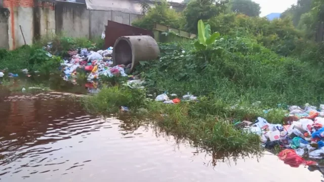 Polemik Tumpukan Sampah di Jalan Gulama Pekanbaru, Warga Resah dan Pihak Terkait Saling Lempar Tanggung Jawab