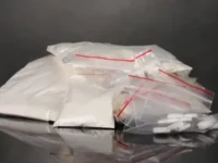 Berita Riau Hari Ini: Gagal Mengelabui Petugas, Penyelundup Sabu Modus Ekspedisi Helm Ditangkap di Bandara SSK II Pekanbaru