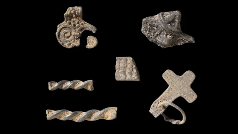 Harta karun Viking berusia 1.000 tahun ditemukan di Jerman dengan liontin misterius dan 200 artefak berharga