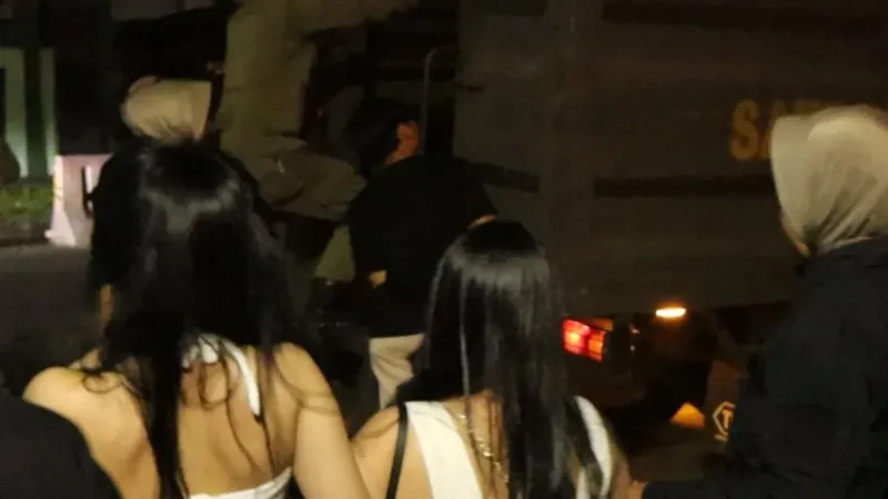 Razia Dini Hari, Satpol PP Padang Sita Minuman Keras dan Tutup Tempat Hiburan