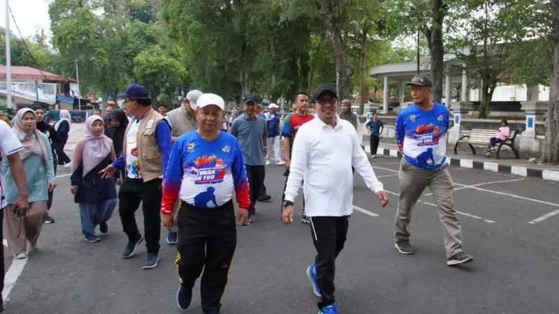 Bupati Tanah Datar Eka Putra bersama Forkopimda mengikuti car free day perdana di Lapangan Cindua Mato Batusangkar