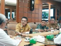 Bupati Solok Selatan Khairunas mengajukan pengembangan jalur pendakian Gunung Kerinci sepanjang 16 km kepada Dirjen KSDAE KLHK untuk meningkatkan ekowisata daerah.