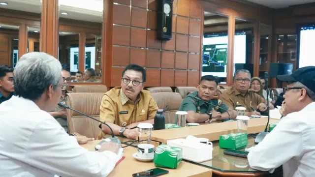 Bupati Solok Selatan Khairunas mengajukan pengembangan jalur pendakian Gunung Kerinci sepanjang 16 km kepada Dirjen KSDAE KLHK untuk meningkatkan ekowisata daerah.