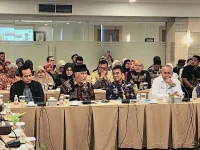 Gubernur Sumatera Barat Mahyeldi saat meluncurkan program Galeh Babelok di Hotel Pangeran Pekanbaru untuk promosi perdagangan pariwisata dan investasi