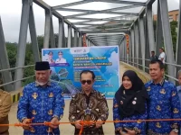 Gubernur Sumatera Barat meresmikan jembatan RS Universitas Andalas yang menghubungkan akses menuju rumah sakit pendidikan