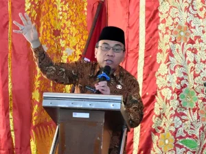 Wakil Wali Kota Padang Maigus Nasir memberikan sosialisasi bahaya napza kepada pemuda di Aula Kantor Camat Pauh
