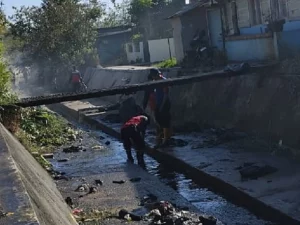 Pembersihan sungai guna mencegah banjir Bukittinggi menjadi perhatian serius jajaran aparatur sipil negara (ASN) (Foto: Ist)