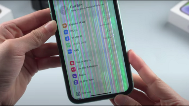 Layar HP Bergaris (Foto: Ist)