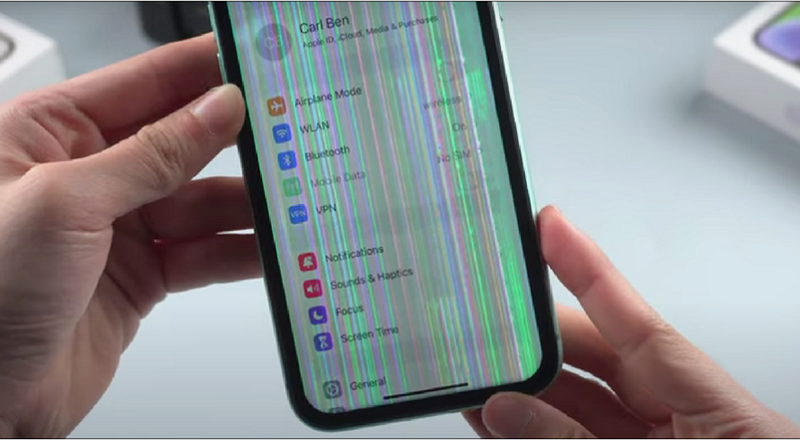 Layar HP Bergaris (Foto: Ist)